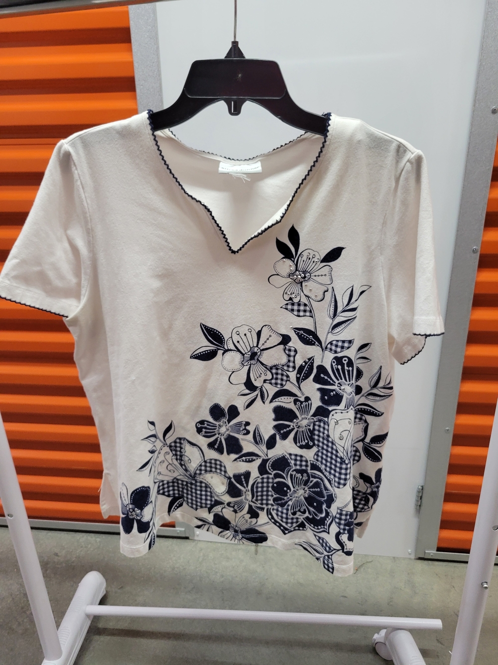 Alfred Dunner Cream Short-Sleeve V-Neck Top with Navy Floral Print